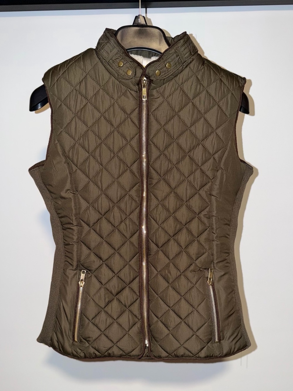 TRUE ROCK Quilted Sleeveless Vest in Olive Green